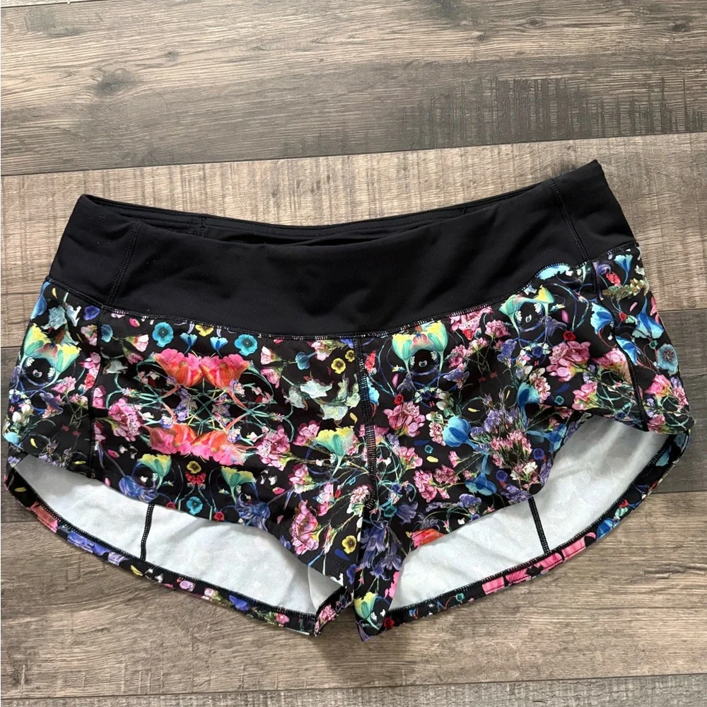 Like New Lululemon Floral Speed Shorts Size 6 - Picture 1 of 5